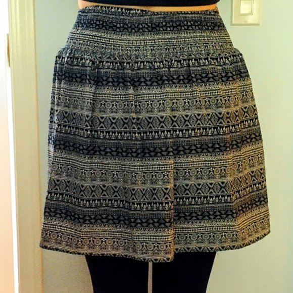 Colourful embroidered skirt - Picture 2 of 6